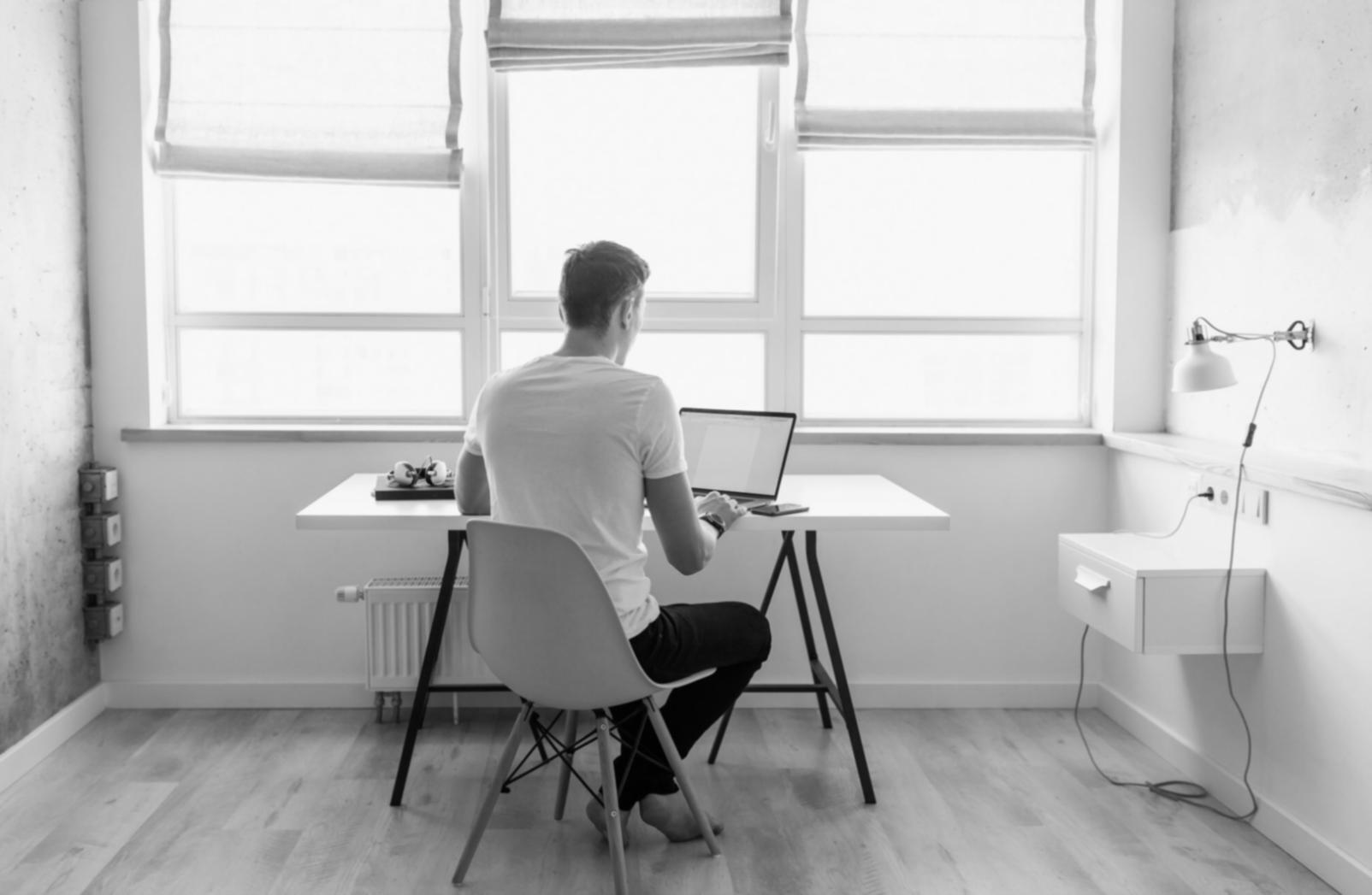 Detailansicht von Finanzanalysen und Dokumenten